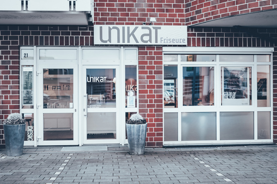 Terminvereinbarung unter  Tel.: 0 52 50 - 5 23 66 oder info@unikat-friseure.de | Boker Strasse 21 | 33129 Delbrück 